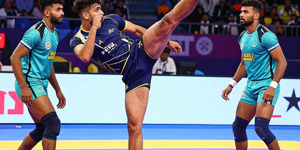 अहमदाबाद, दिन 1: स्कोरबोर्ड सही है, टेबल नहीं